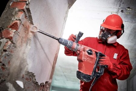 BOURACÍ PRÁCE V PRAZE